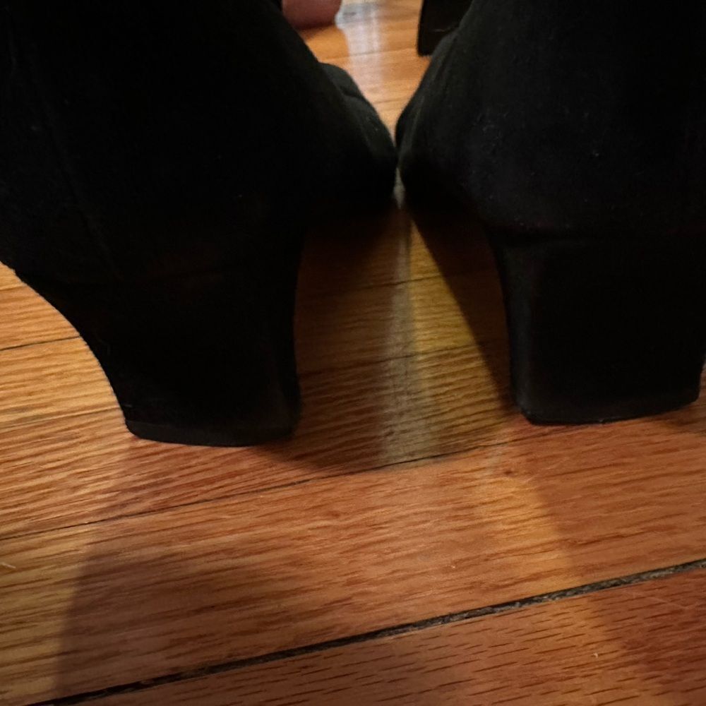 Kid suede Ferragamo black mid-heel booties pre-owned size 8 B Italian-made - Picture 7 of 16